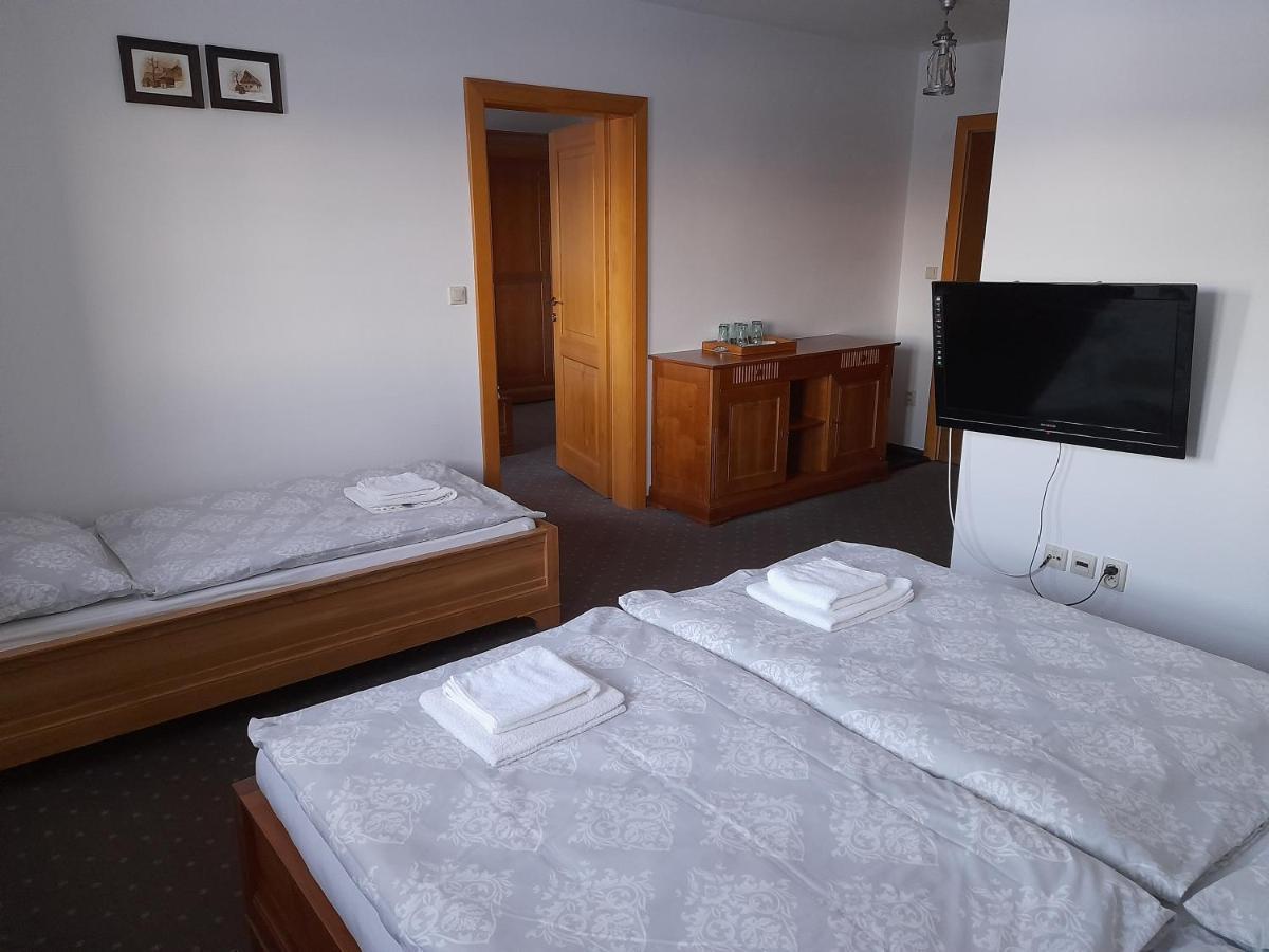 Koliba Holica Hotel Huty Buitenkant foto