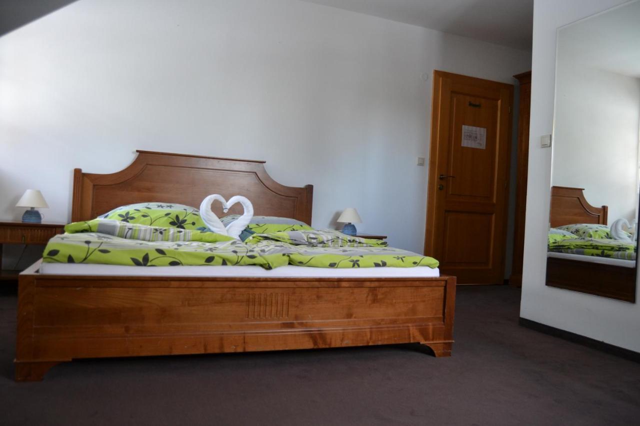 Koliba Holica Hotel Huty Buitenkant foto